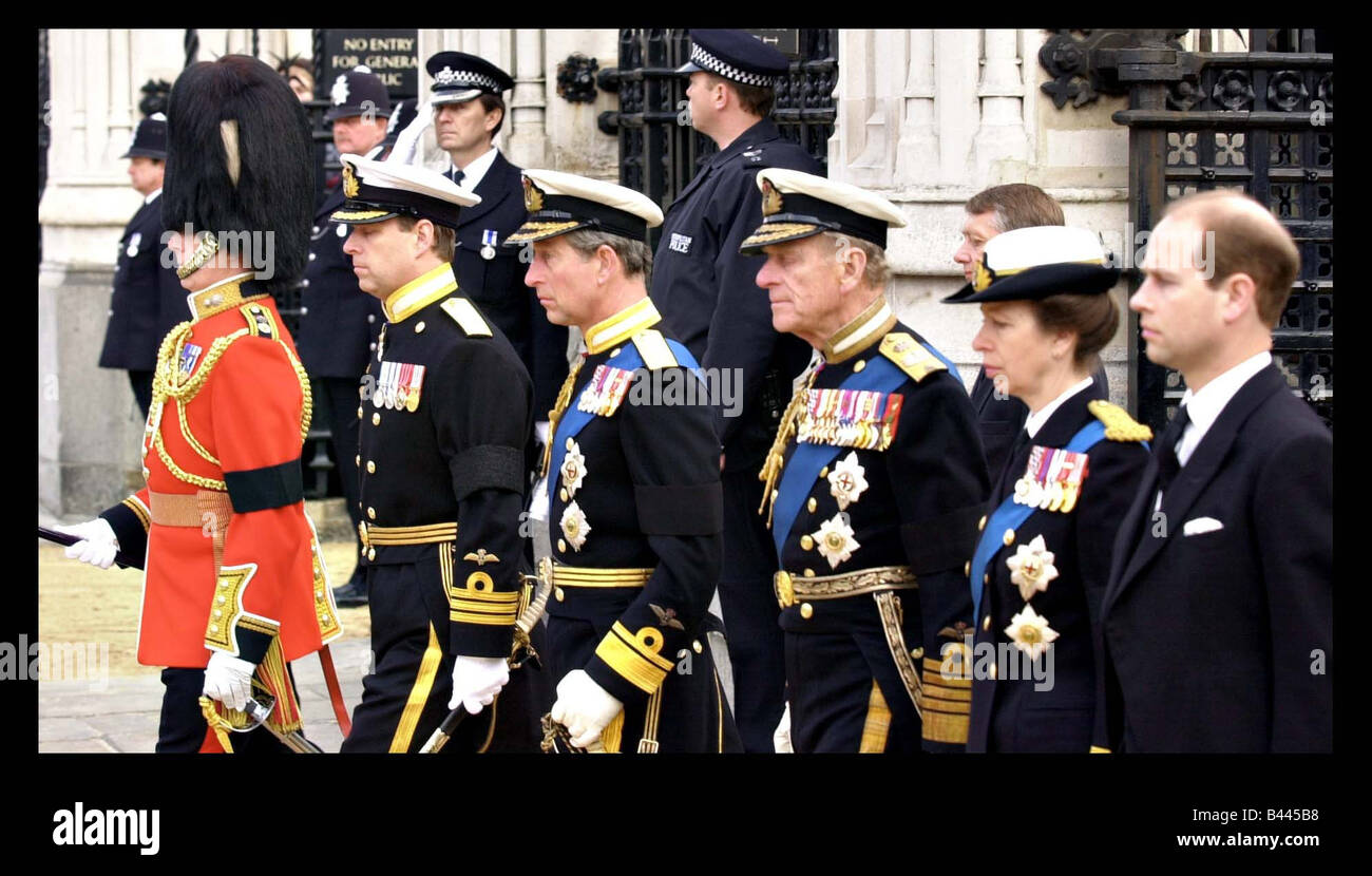 Royal family in procession to Westminster Abbey April 2002 Funeral of the Queen Mother Stock Photo