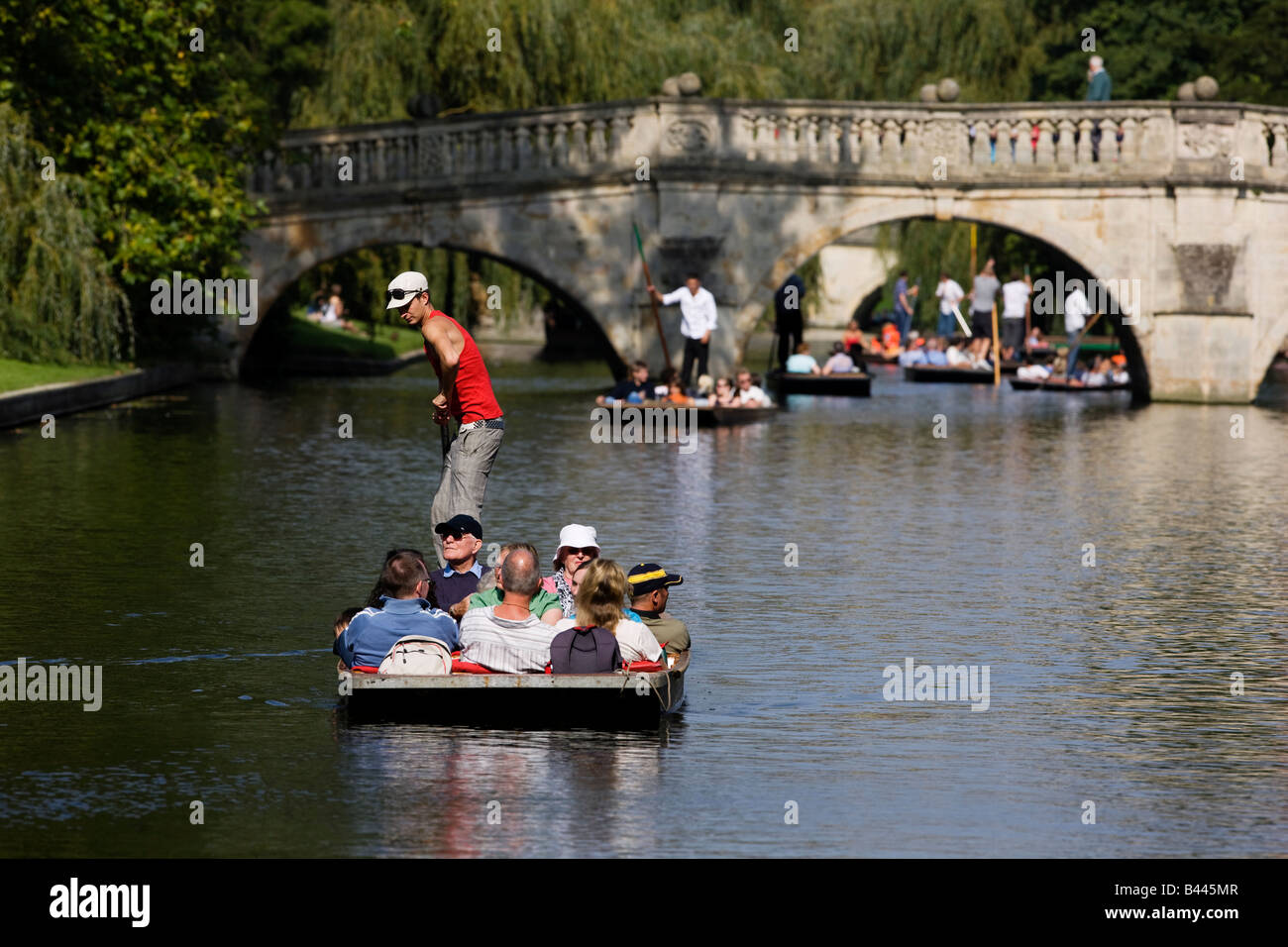 Punting on the River Cam by the banks of Queen's College Cambridge Stock Photo