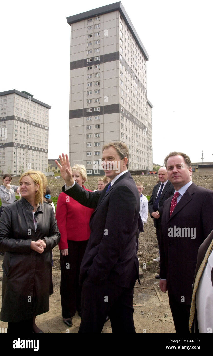 Tony Blair waving in shadow of Wester Common flats May 2002 Stock Photo