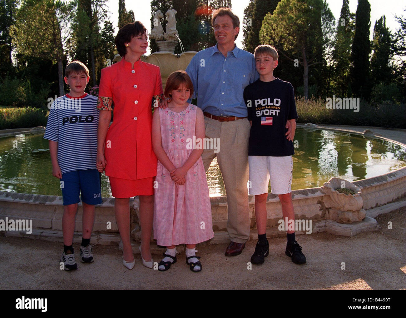 Tony Blair and Cherie Blair in Tuscany August 1997 With children Euan Kathryn and Nicholas standing in front of fountain Stock Photo