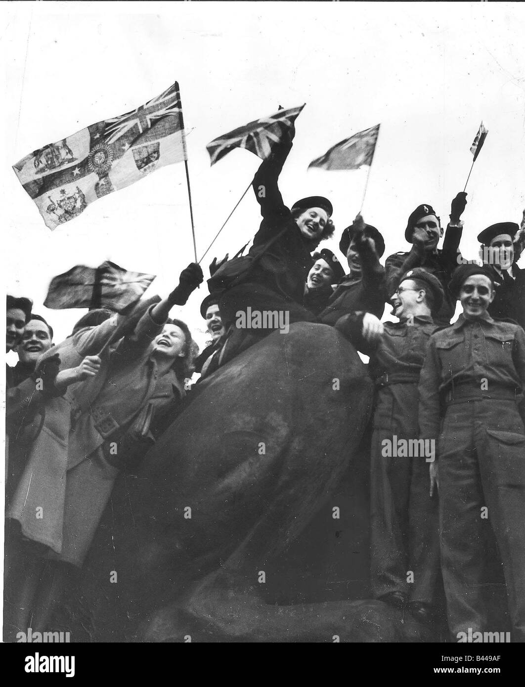 VE Day celebrations in Trafalgar Square London 1945 at the end of WW2 in Europe Stock Photo