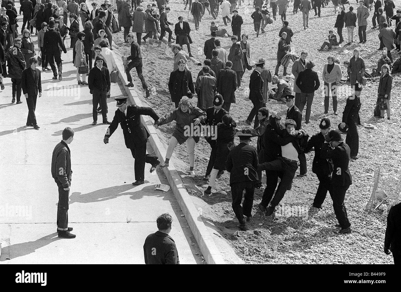 Youth Culture Mod Mods Swinging Sixties Collection April 1965 Mods on the seafront at Brighton are arrested by the local police Stock Photo