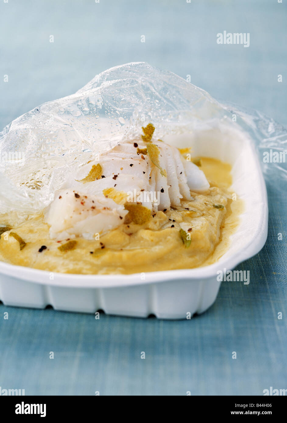 portion of cod with pureed peas Stock Photo - Alamy