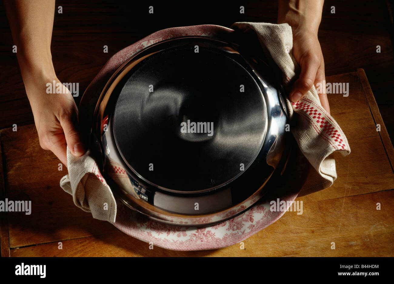 Removing tatin tart from tin Stock Photo Alamy
