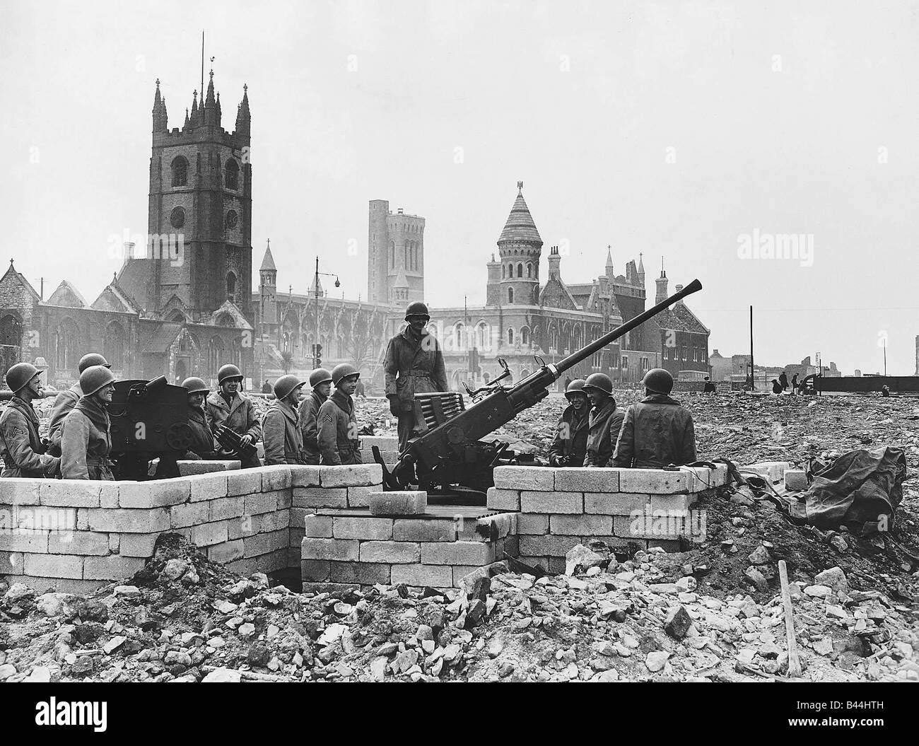 American soldiers man an ack ack gun in Plymouth part of defence against air raids on the city and naval base WW2 1944 1940s Stock Photo