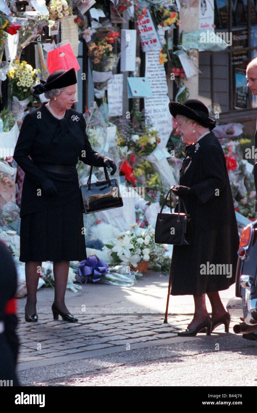 Princess Diana s funeral September 1997 Queen Elizabeth II and the Queen Mother at Westminster Abbey for Diana s funeral Stock Photo