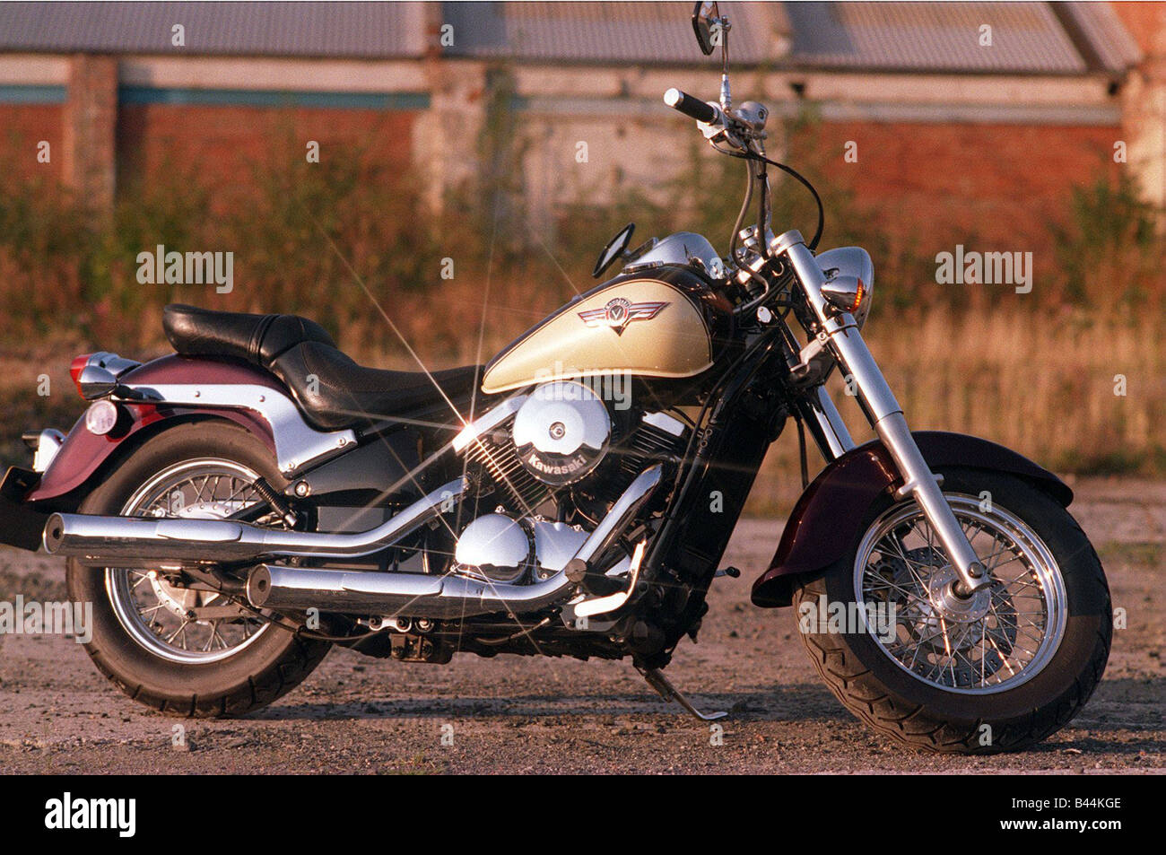 Kawasaki VN 800 Classic motorbike October 1997 sparkling in sun Stock Photo  - Alamy