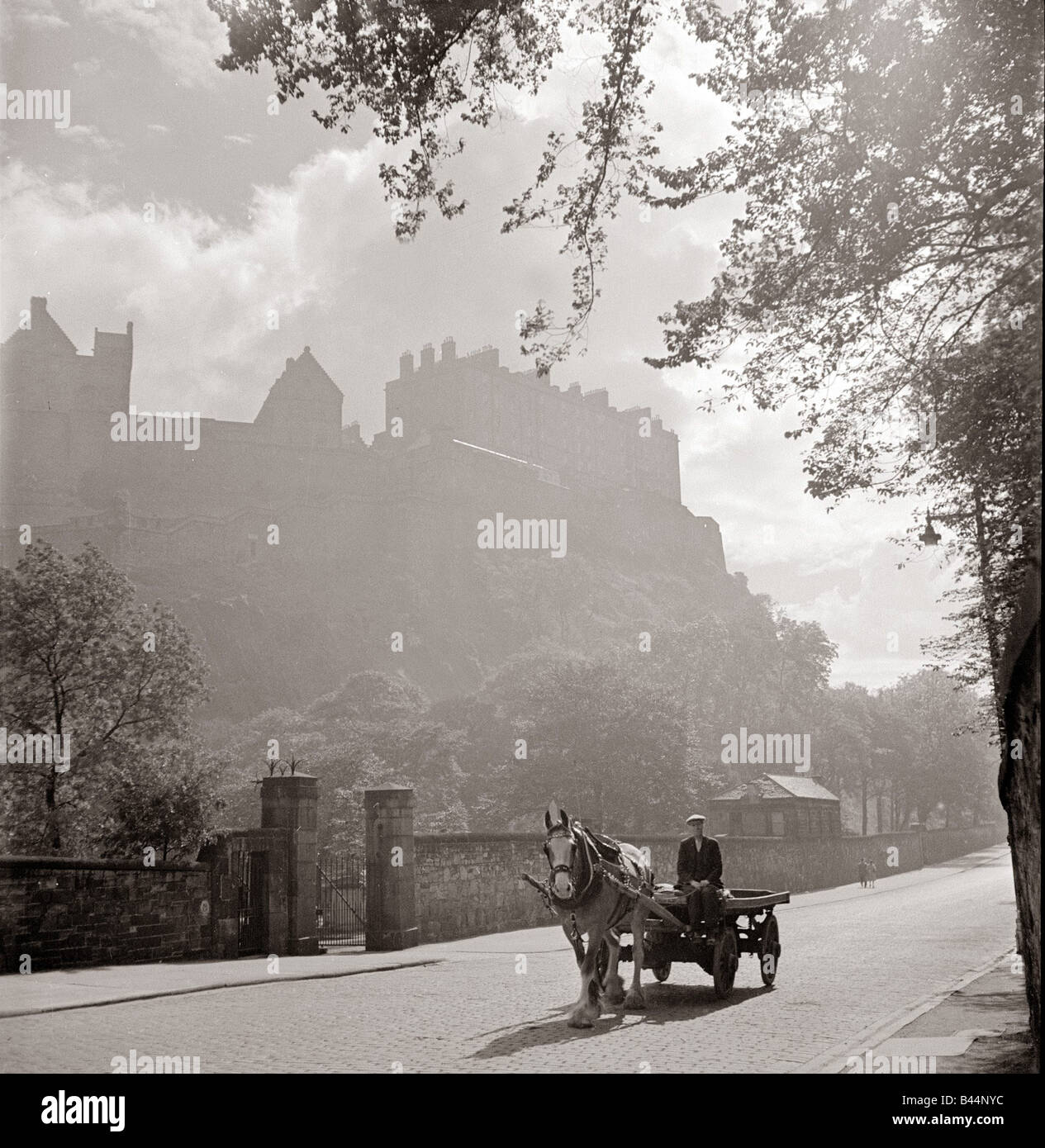 Horse and cart pass through peaceful countryside village Cobbled street Edinburgh Castle Scenery tranquil circa 1910 Mirrorpix Stock Photo