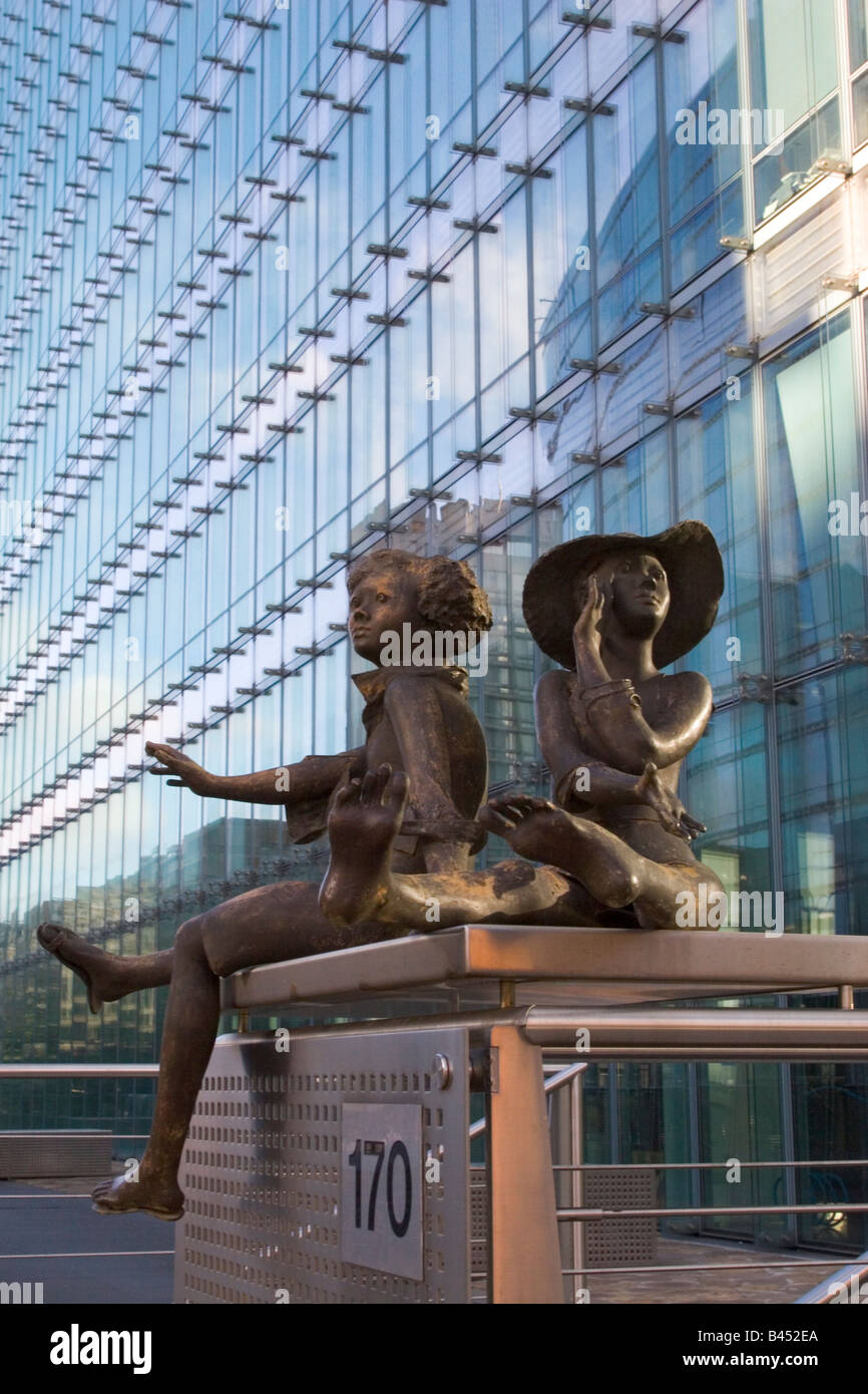 Statues outside european commision building hires stock photography