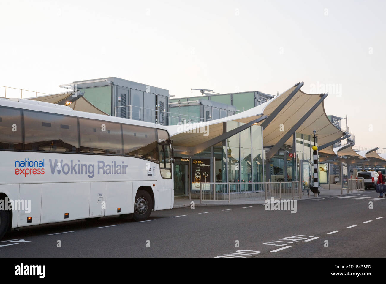 bus from brighton to heathrow airport