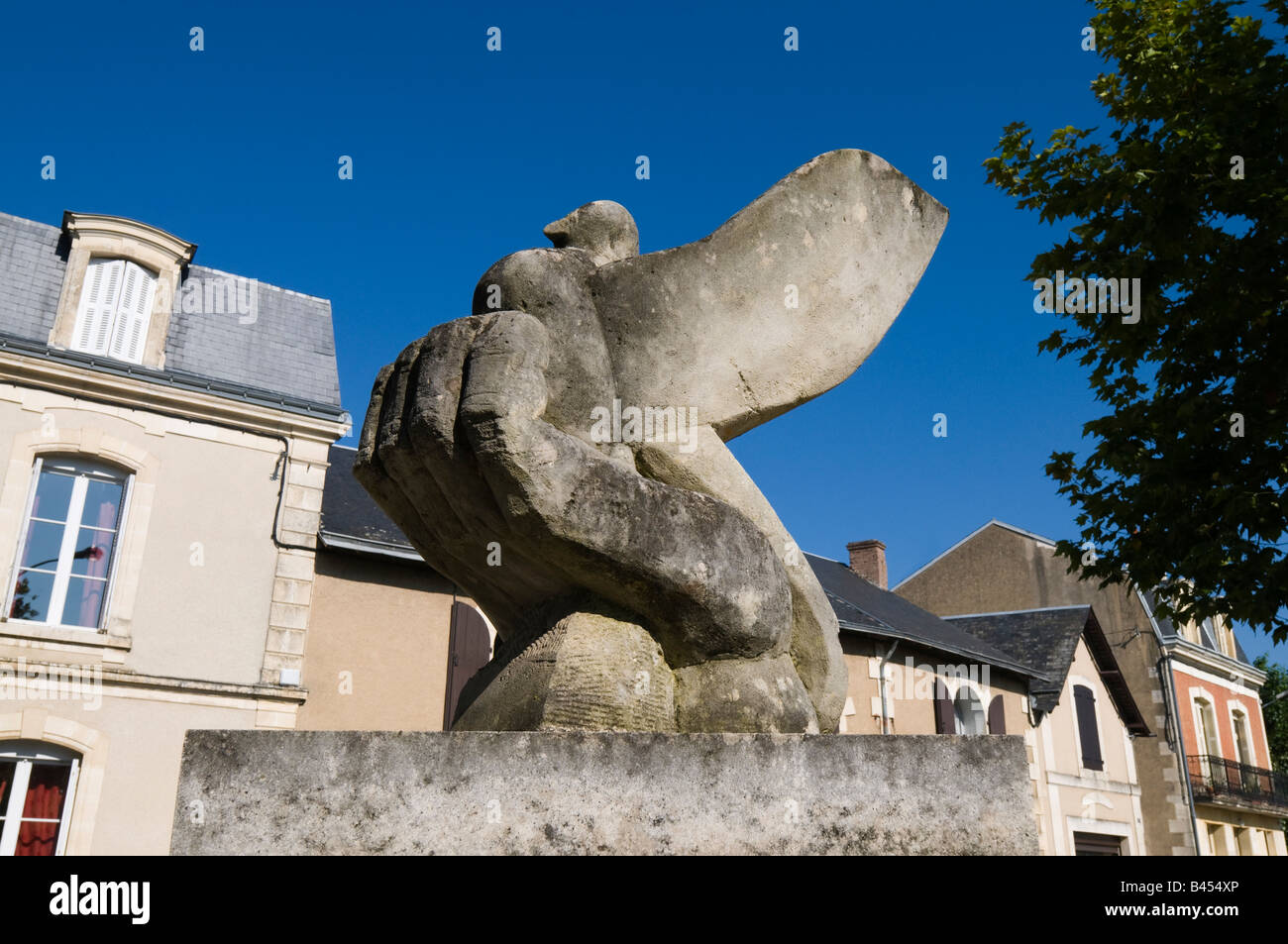 Bird hand sculpture hi-res stock photography and images - Alamy