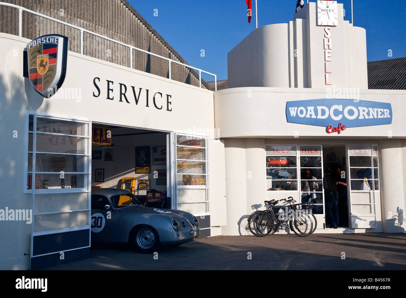 Art deco garage hi-res stock photography and images - Alamy