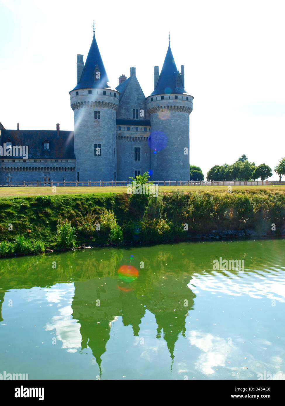 Trefl Puzzles - 3000 Piece Castle In Sullysrlre France