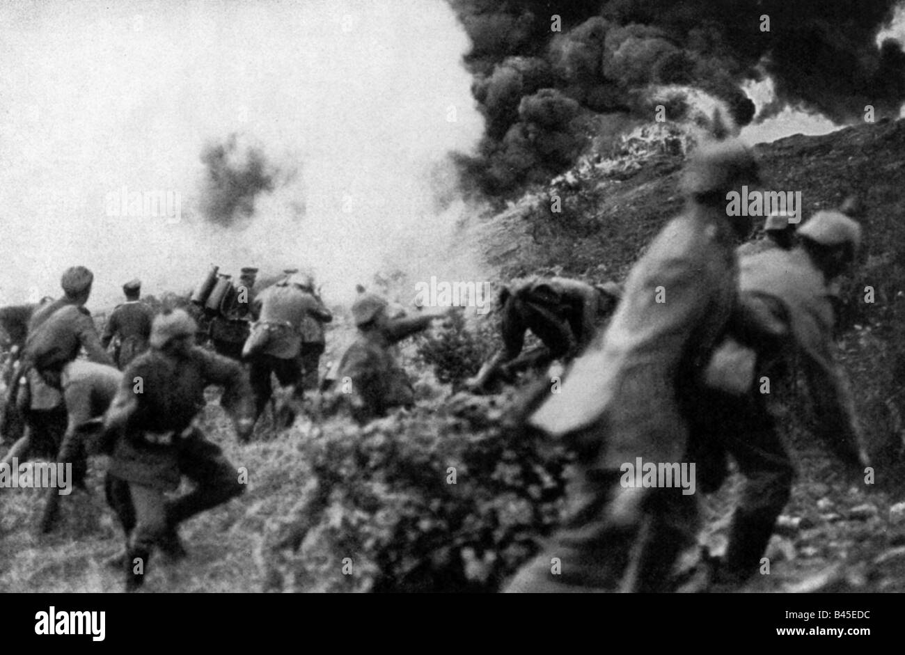 events, First World War / WWI, Western Front, Battle of Verdun 1916, German infantery attacking with flamethrower and hand grenades, France, 15.3.1916, Stock Photo