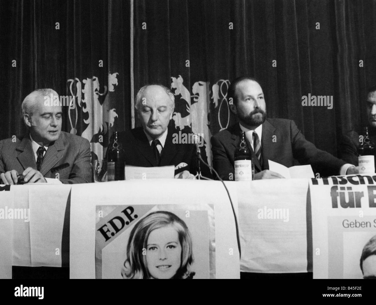 Scheel, Walter, 8.7.1919 - 24.8.2016, German politician (FDP), half length, with Dohmann, Walter Scheel, Hans Arnold Engelhard, election campaign at Matthaeser, Munich, 20.10.1970, Stock Photo