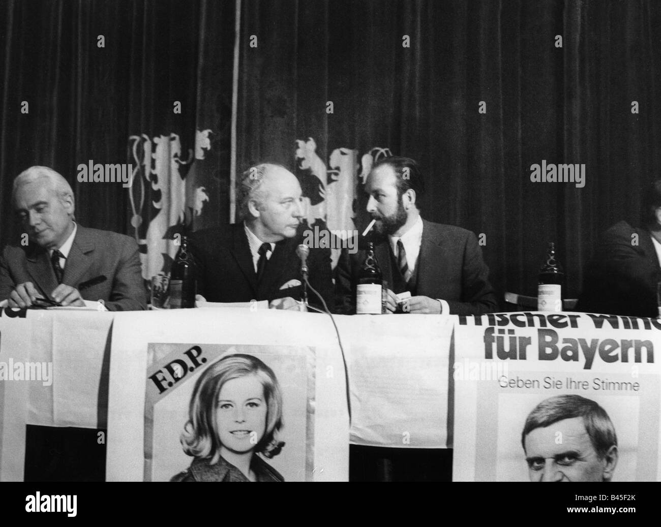 Scheel, Walter, 8.7.1919 - 24.8.2016, German politician (FDP), half length, with Dohmann, Hans Arnold Engelhard, election campaign at Matthaeser, Munich, 20.10.1970, Stock Photo