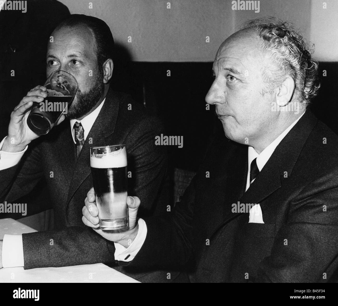 Scheel, Walter, 8.7.1919 - 24.8.2016, German politician (FDP), half length, with Hans Arnold Engelhard, election campaign, Munich, 25.5.1971, Stock Photo
