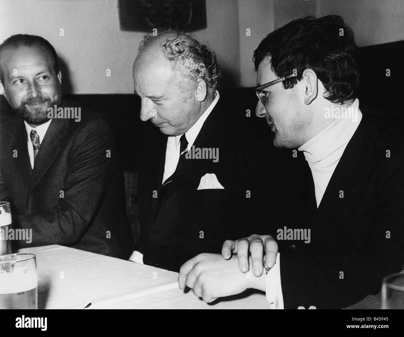 Scheel, Walter, 8.7.1919 - 24.8.2016, German politician (FDP), half length, with Hans Arnold Engelhard and Manfred Brunner, Munich, 25.5.1971, Stock Photo