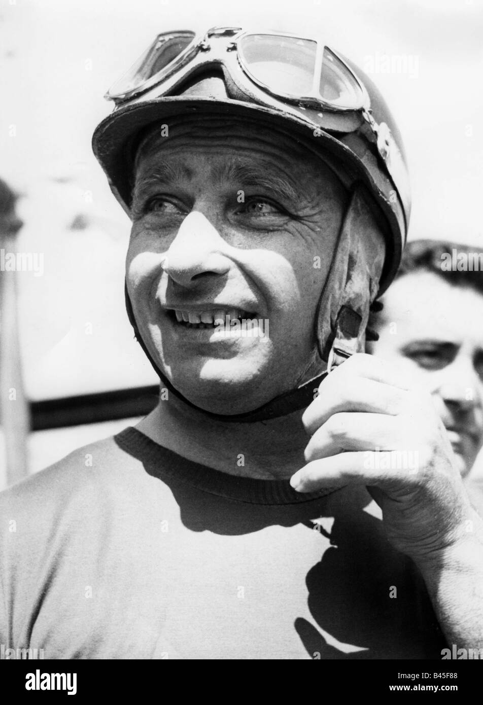 Fangio, Juan Manuel, 24.6.1911 - 17.7.1995, Argentinean race driver, portrait, with helmet and glasses, 1971, Stock Photo