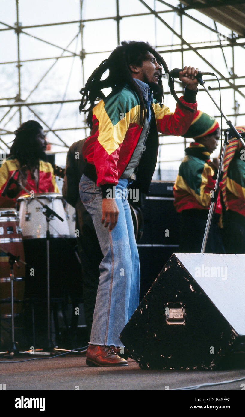 Marley, Bob, 6.2.1945 - 11.5.1981, Jamaican musician, full length, in  concert, late 1970s Stock Photo - Alamy