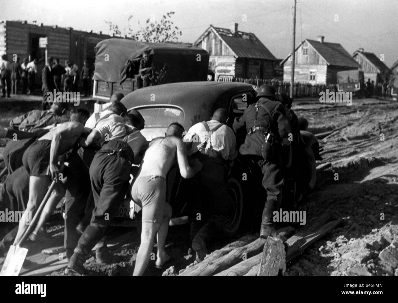 events, Second World War / WWII, Russia 1941, German car stuck in the mud, late summer/autumn 1941, Stock Photo