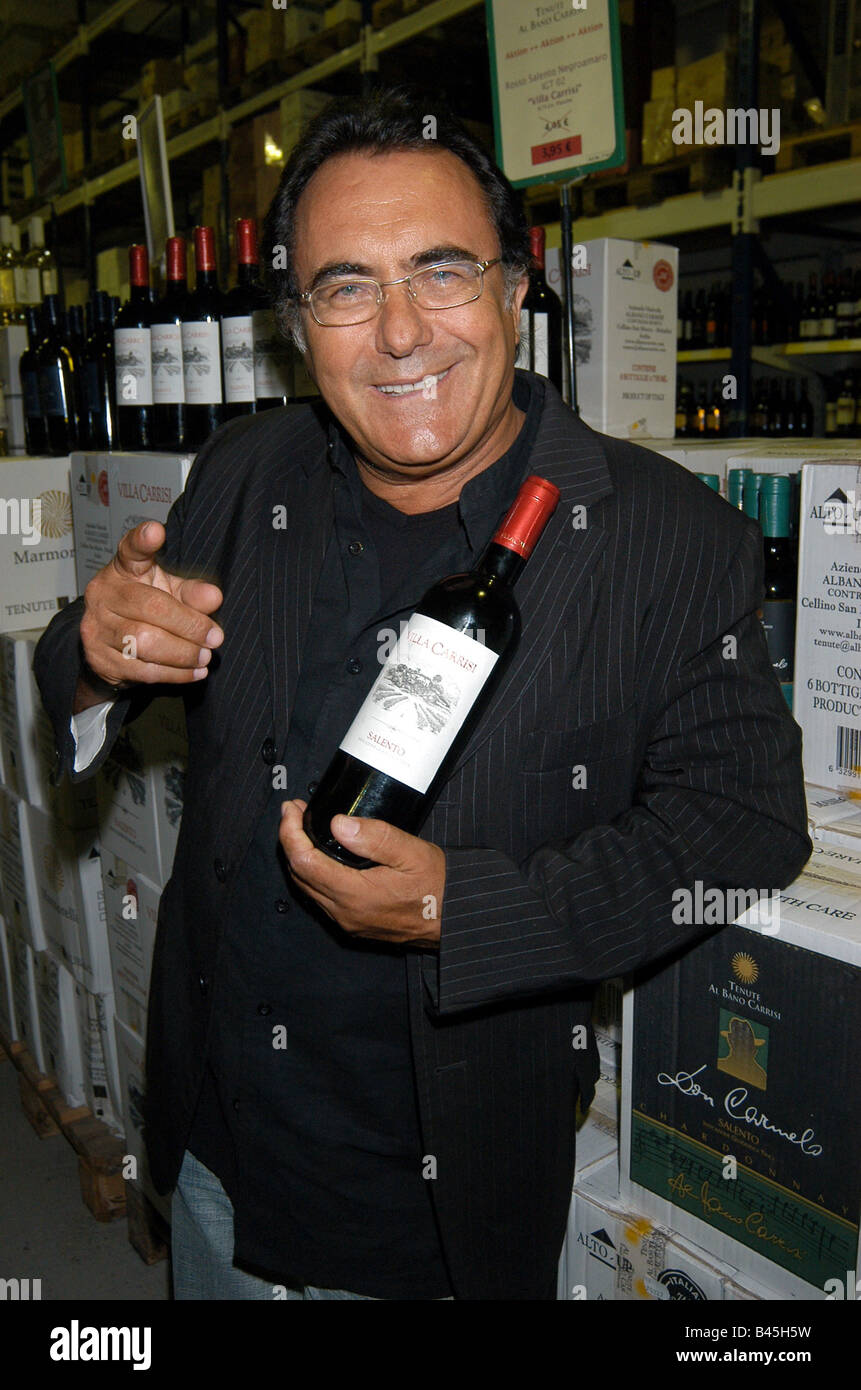 Carrisi, Albano, * 20.5.1943, Italian singer, serving wine from hist vinyard 'Villa Carrisi', 2005, , Stock Photo