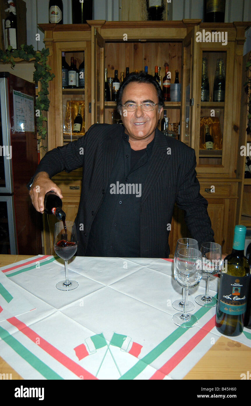 Carrisi, Albano, * 20.5.1943, Italian singer, serving wine from hist vinyard 'Villa Carrisi', 2005, , Stock Photo