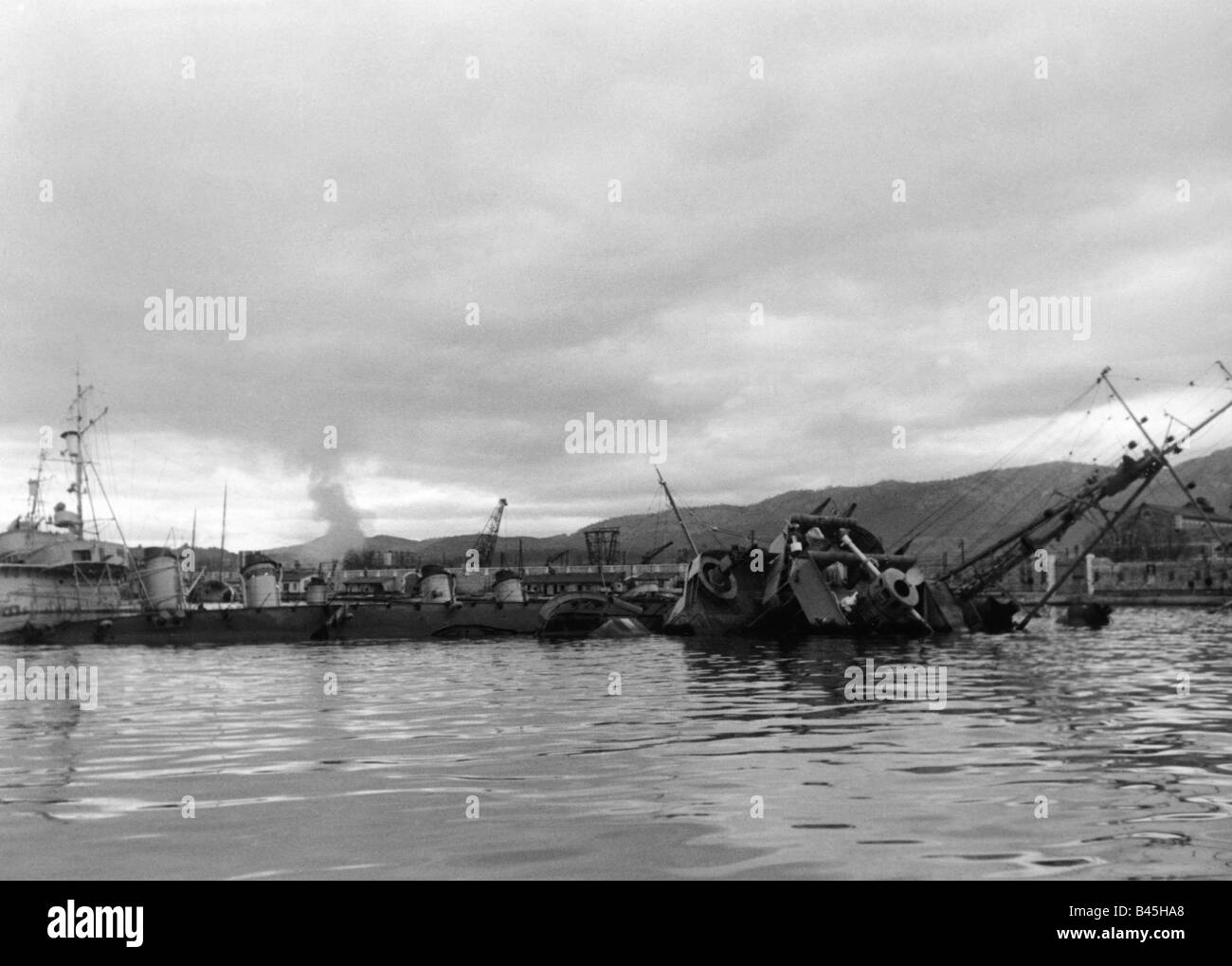 events, Second World War / WWII, France, scuttling of the French fleet ...