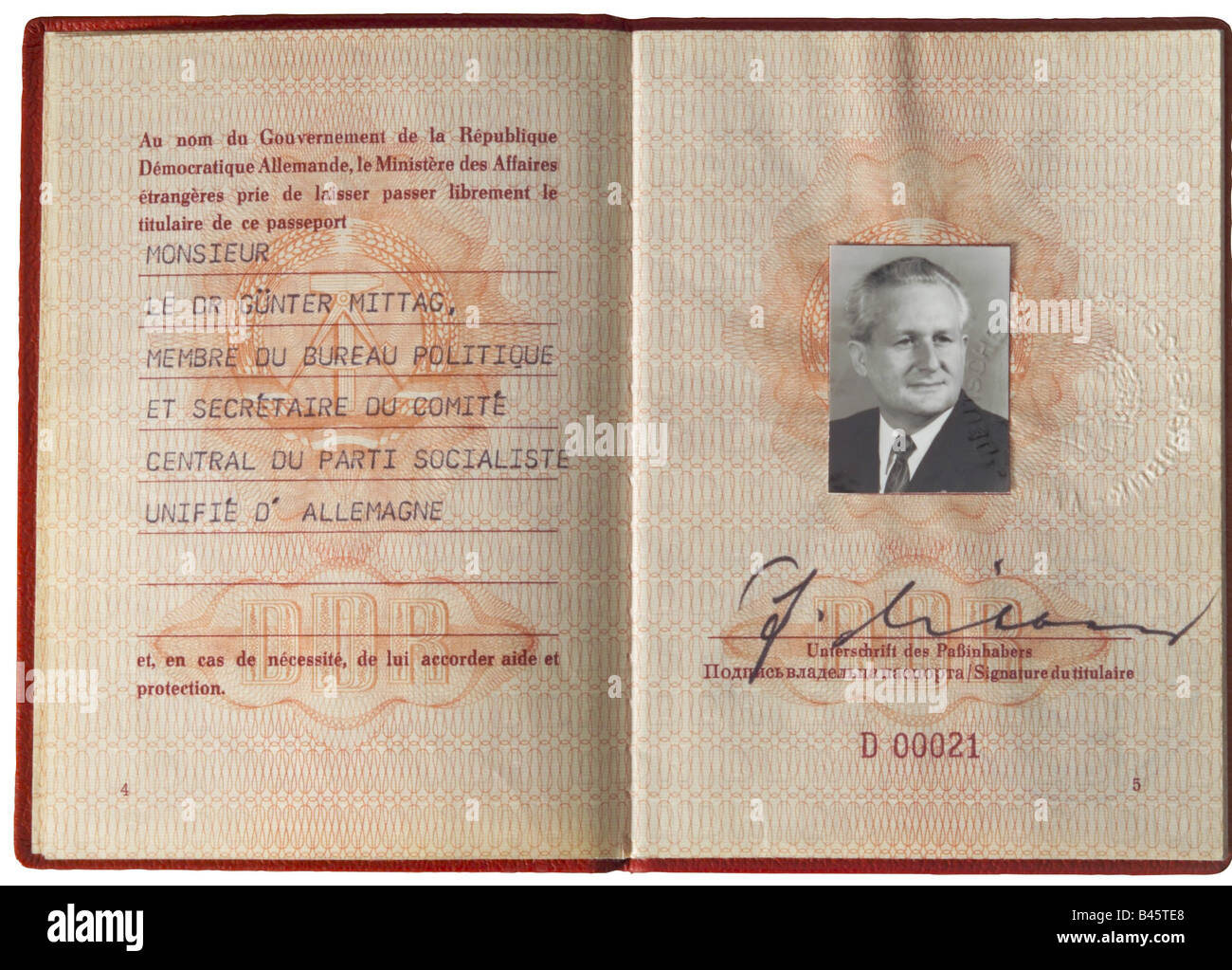 Mittag, Günther, 8.10.1926 - 48.3.1994, German politician (SED), his diplomatic passeport, Berlin 10.11.1976, 20th century, , Stock Photo