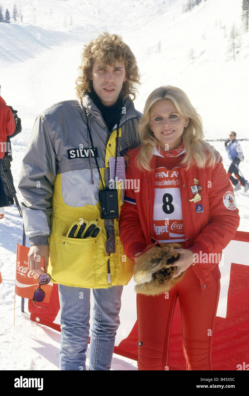 Ekland, Britt, * 6.10.1942, Swedish actress, half length, with her husband James McDonnell, 'Innsbruck Celebrity Skifest', 1980s, Stock Photo