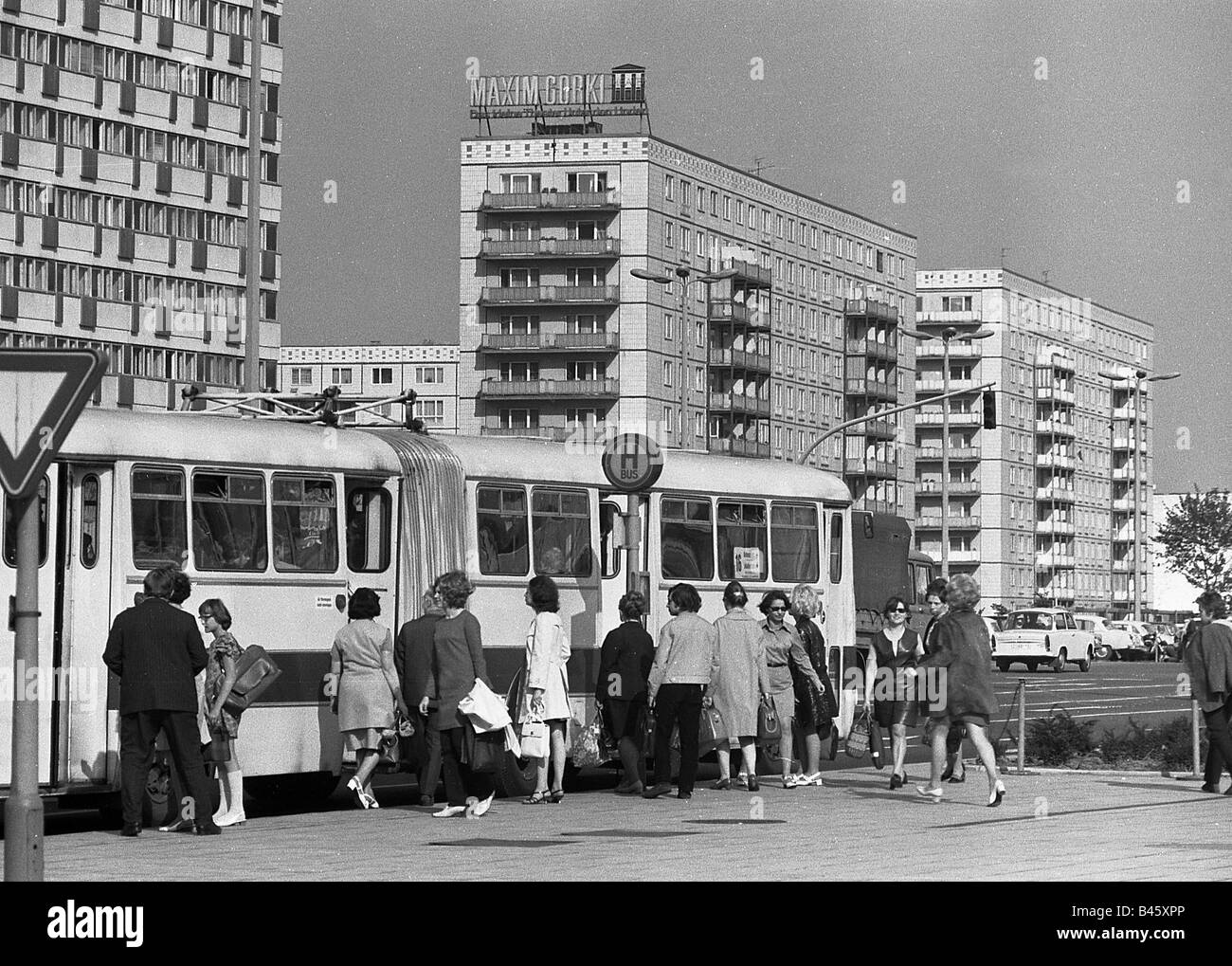geography/travel, Germany, German Demokratic Republic, transport/transportion, bus, line 16, bus stop, Karl-Marx-Allee, 1971, public transportation, passengers, people, GDR, East Berlin, 20th century, historic, historical,Karl Marx Allee, 1970s, Stock Photo