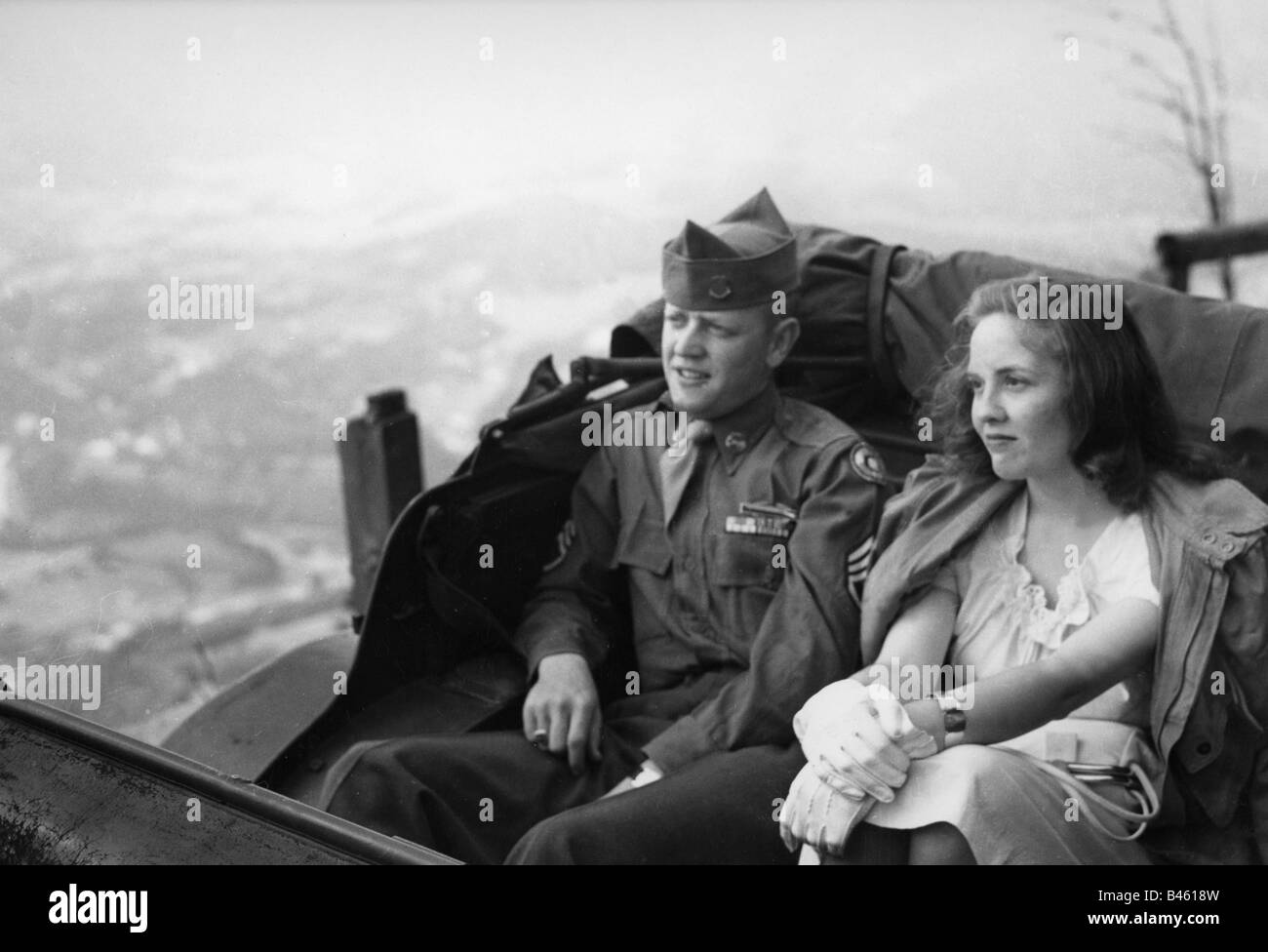people, couples, honeymoon of American Sergeant Herbert S. Rose and wife Yvelette, on the way to Obersalzberg, 1947, Stock Photo