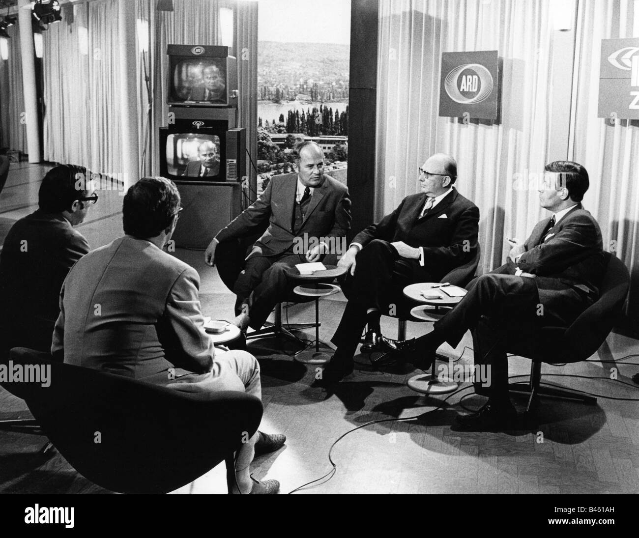 geography / travel, Germany, politics, elections, federal election 1969, Rainer Barzel (CDU), Wolfgang Mischnick (FDP) and Helmut Schmidt (SPD) in the TV studio, Bonn, 28.9.1969, press, journalists, television, politicians, Federal Republic of Germany, 20th century, historic, historical, people, 1960s, Stock Photo
