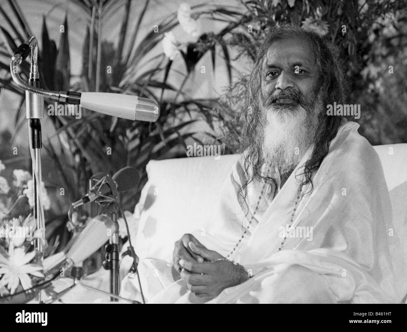 Maharishi mahesh Black and White Stock Photos & Images - Alamy