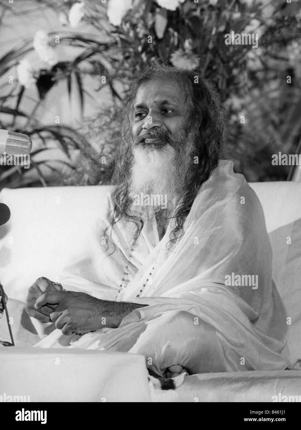 Maharishi Mahesh Yogi, 12.1.1917 - 5.2.2008, Indian Guru, full length, press call, 1969, Stock Photo