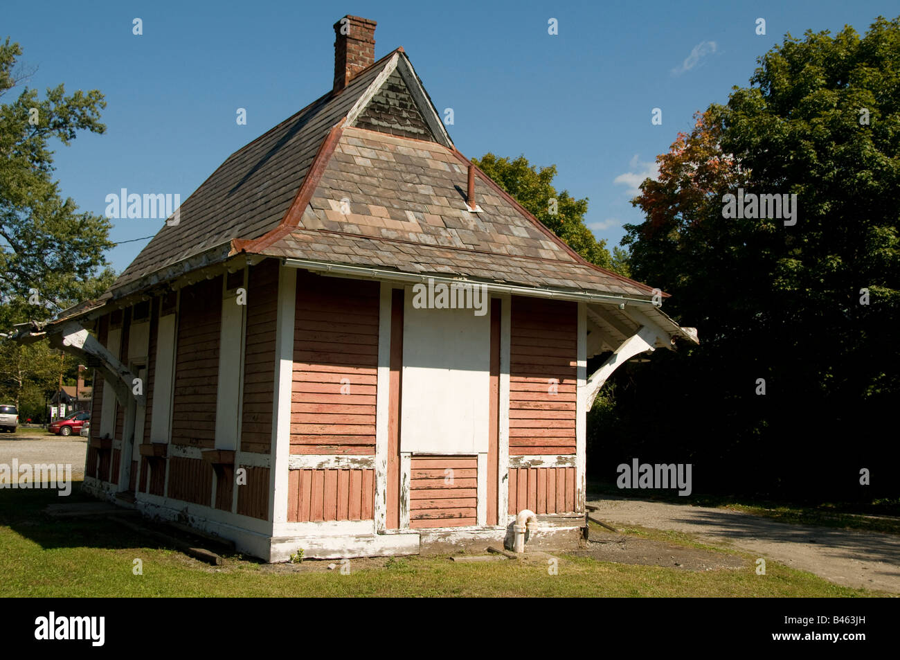 old defunct dilapidated train station new york and putnam railroad