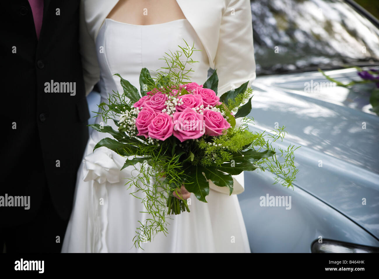 Bride with wedding bouquet Stock Photo - Alamy