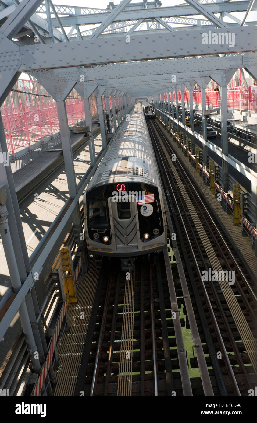 New York Ny 17 September 08 A Brooklyn Bound J Train On The Williamsburg Bridge Stock Photo Alamy New York Ny 17 September 08 A Brooklyn Bound J Train On The Williamsburg Bridge Stock Photo Alamy