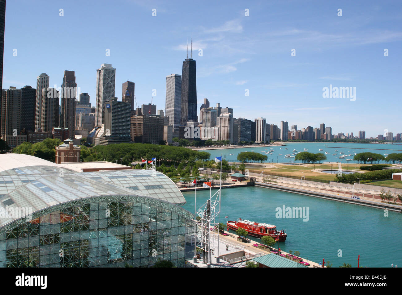 Chicago skyline and lakefront seen from the Navy Pier Ferris Wheel ...