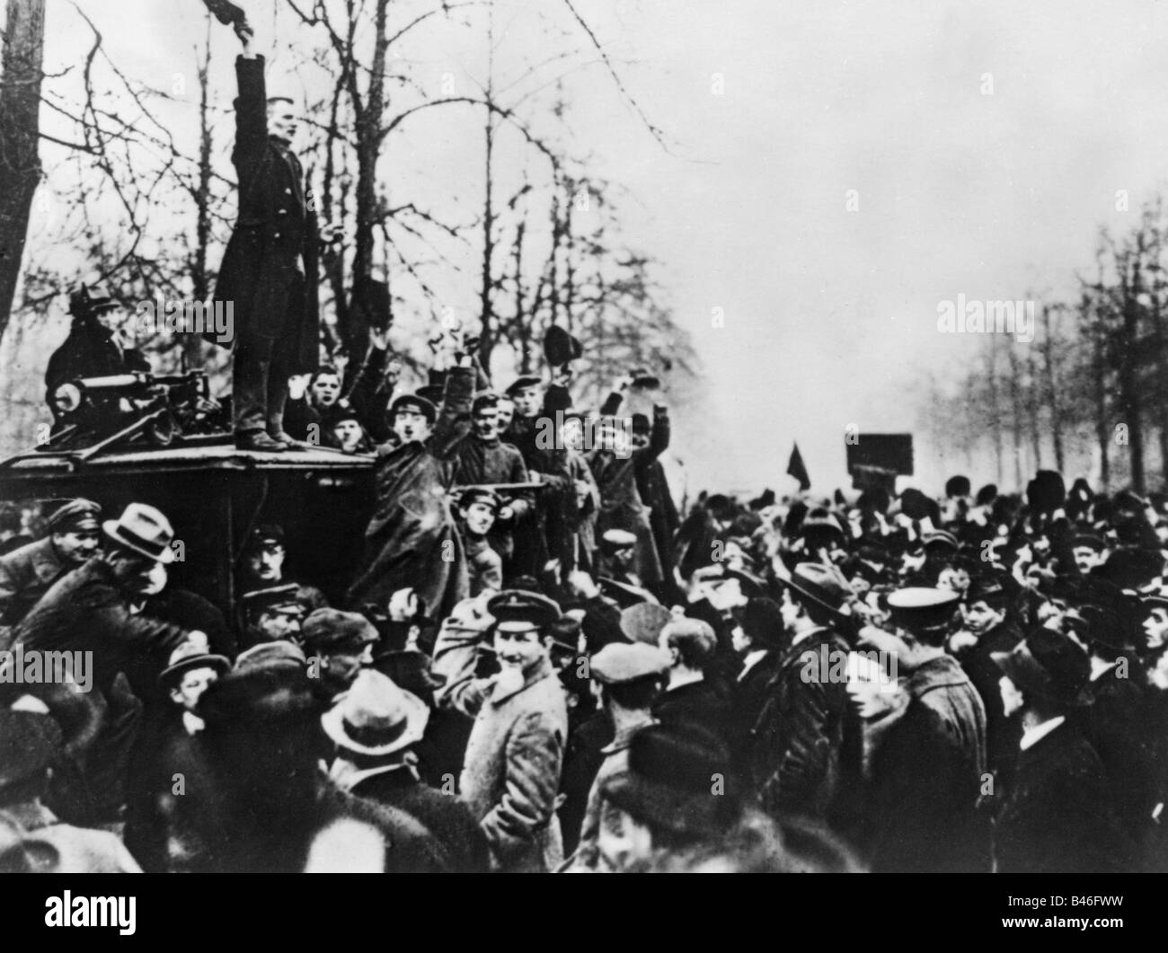 geography / travel, Germany, politic, demonstrations, protest manisfestation against the attempted counter-revolutionary coup from 6.12.1918, Siegesallee, Berlin, 7.12.1918, Wilhelm Pieck is speaking, speech, demonstration, Spartakus, communists, politics, Germany, 20th century, historic, historical, people, 1910s, Stock Photo