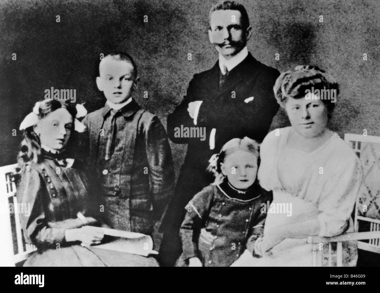 Pieck, Wilhelm, 3.1.1876 - 7.9.1960, German politician, with wife Christine and children Elly, Arthur and Eleonore, 1910, , Stock Photo