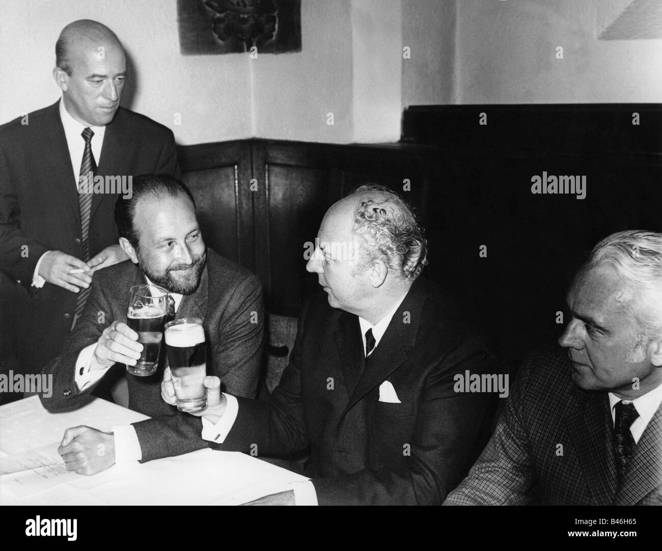 Scheel, Walter, 8.7.1919 - 24.8.2016, German politician (FDP), Federal Minister of Foreign Affairs 1969 - 1974, half length, with Hans Arnold Engelhard, Munich, 25.5.1971, Stock Photo