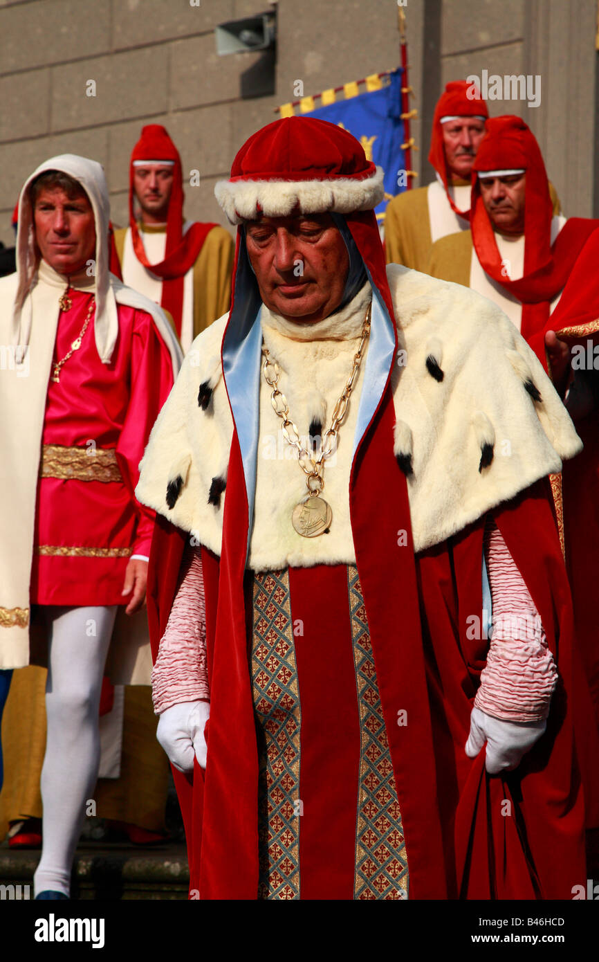 man dressed in fourteenth century costume of nobleman Stock Photo Alamy