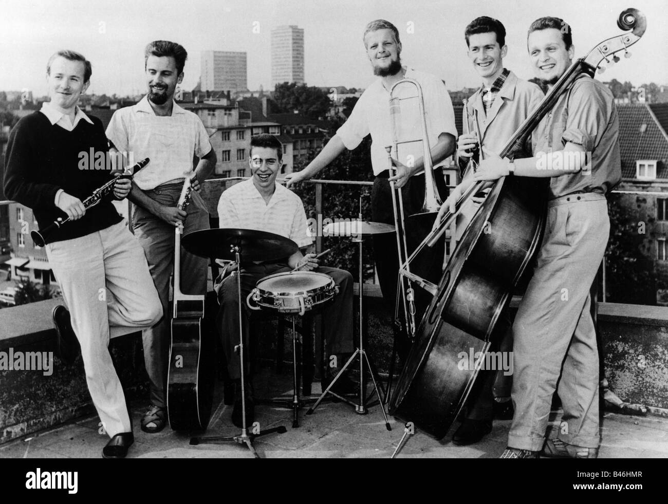 Doldinger, Klaus, * 12.5.1936, German musician (jazz), composer,full length, with music band Feetwarmers Dixieland, group picture, 1960s, Stock Photo