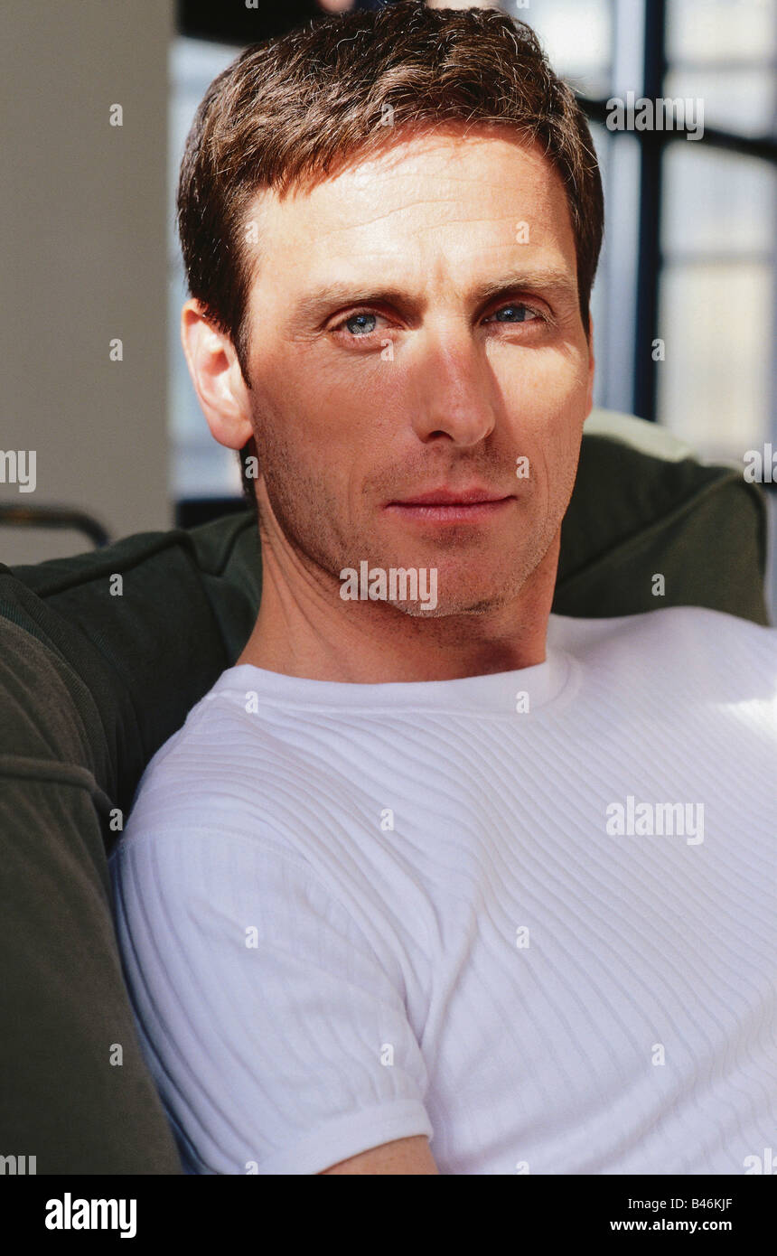 Man sitting down facing camera hi-res stock photography and images - Alamy
