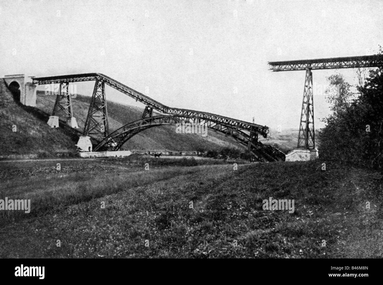events, First World War / WWI, Western Front, advance of the German troops near Metz, railway bridge blown up by the French, France, August 1914, Stock Photo