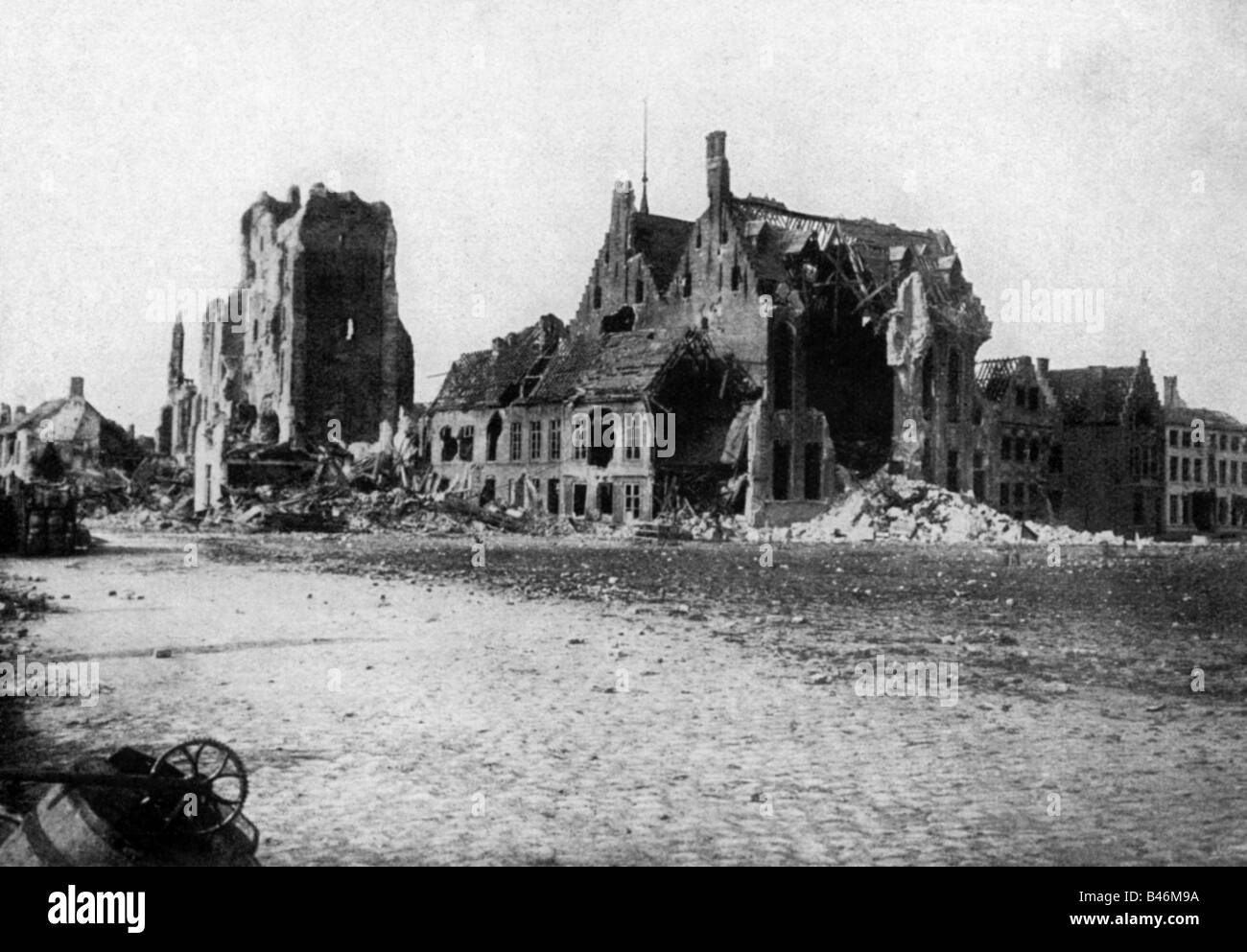 events, First World War / WWI, Western Front, destroyed market place, Diksmuide, Belgium, autumn 1914, Stock Photo