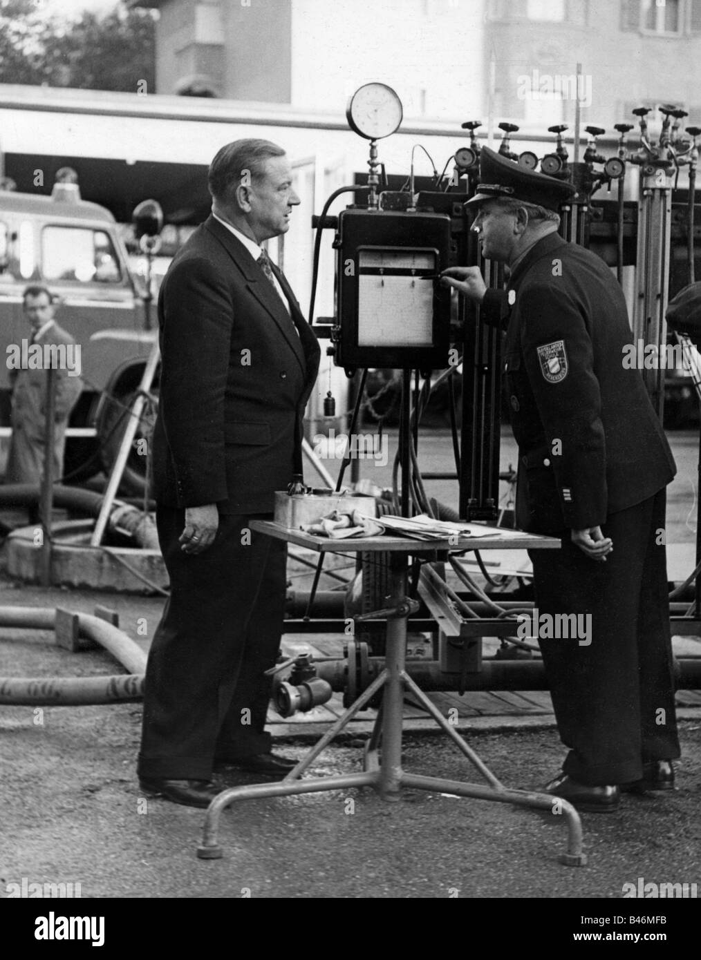 Goppel, Alfons, 1.10.1905 - 24 12.1991, German politician (CSU), Minister of the Interior of Bavaria 9.12.1958 - 11.12.1962, at the Fire Brigade, Fire Protection Week, Munich, 1961, , Stock Photo