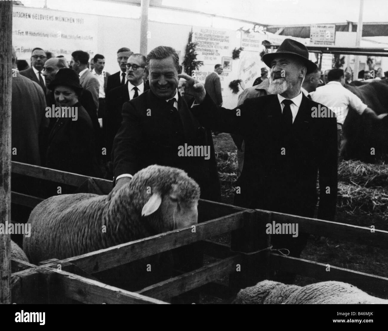 Goppel, Alfons, 1.10.1905 - 24 12.1991, German politician (CSU), Minister of the Interior of Bavaria 9.12.1958 - 11.12.1962, with Minister of Agriculture  Alois Hundhammer, opening of the Central Agricultural Festival, Munich, 22.9.1962, , Stock Photo