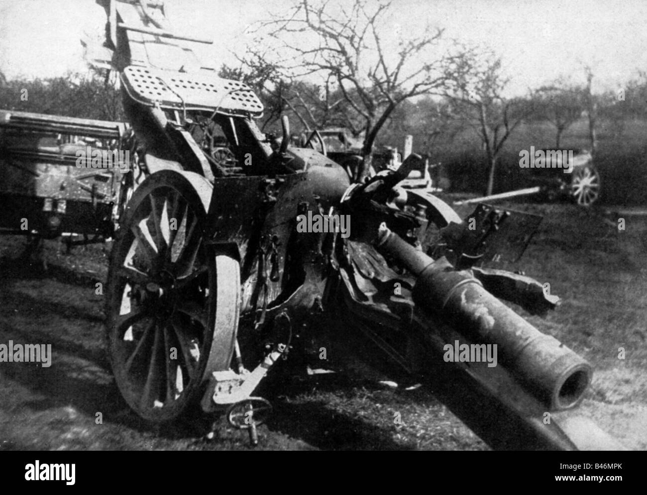 WW1 photo of destroyed French artillery cannon WW1 photo of destroyed French artillery cannon